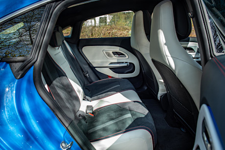 mercedes-cla-250-eq-2026-rueckbank