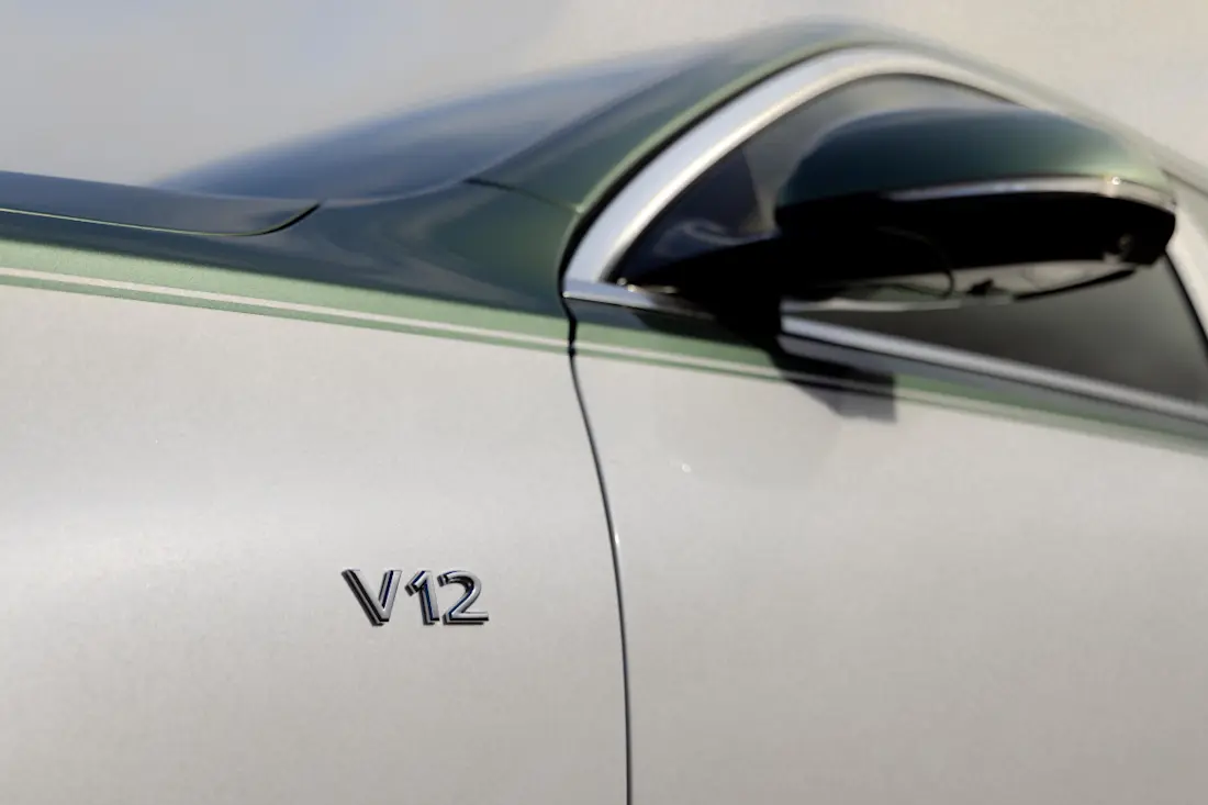 mercedes V12 detalle