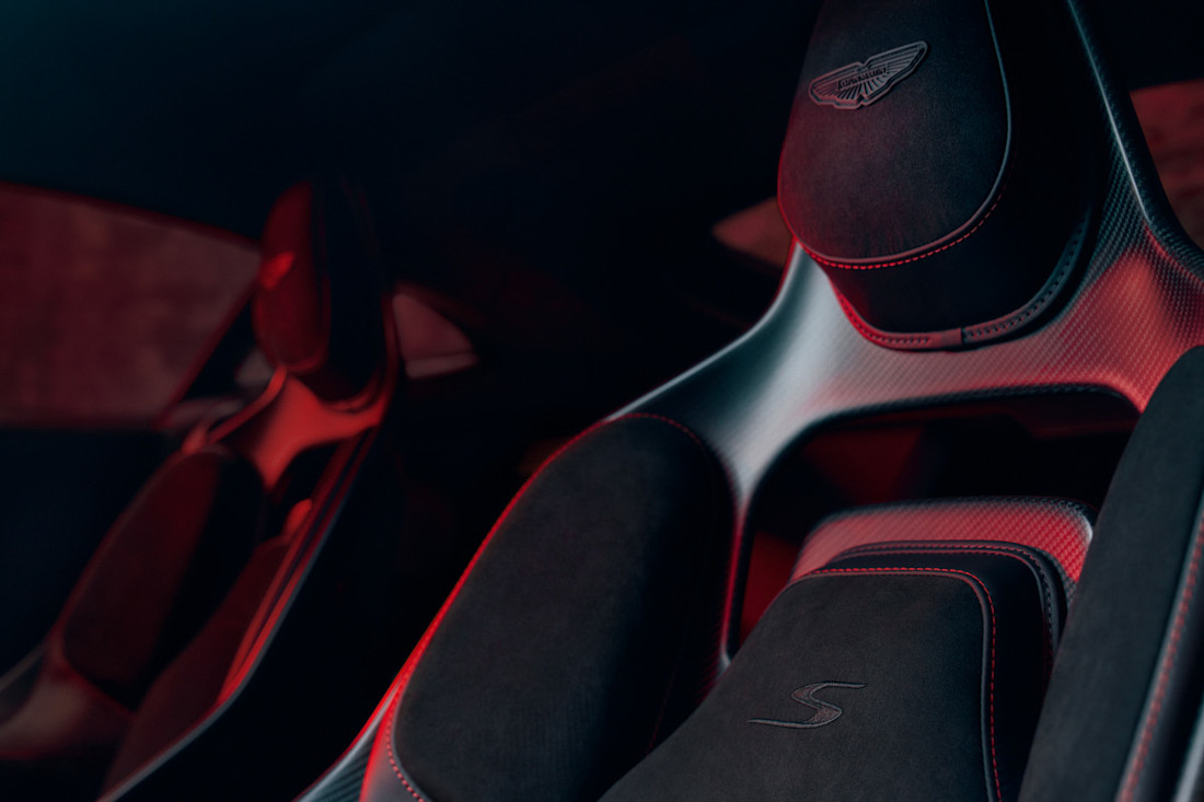 Aston-Martin-vantage-S-2025-interior (5).jpg