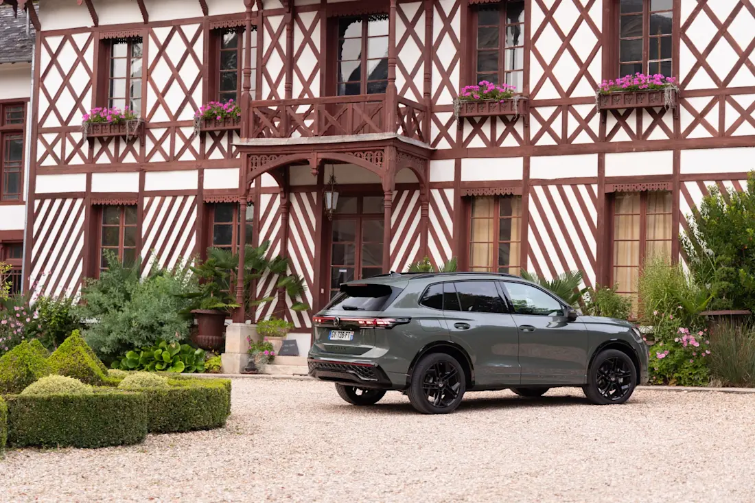 volkswagen tiguan ehybrid r-line black pack 48