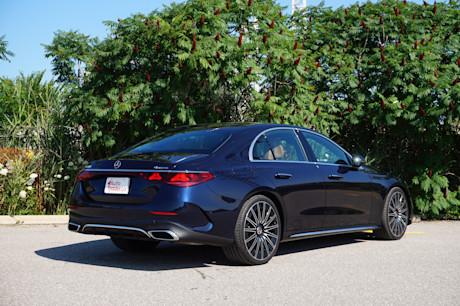 Editorial 2024 mercedes benz e 450 jl 11
