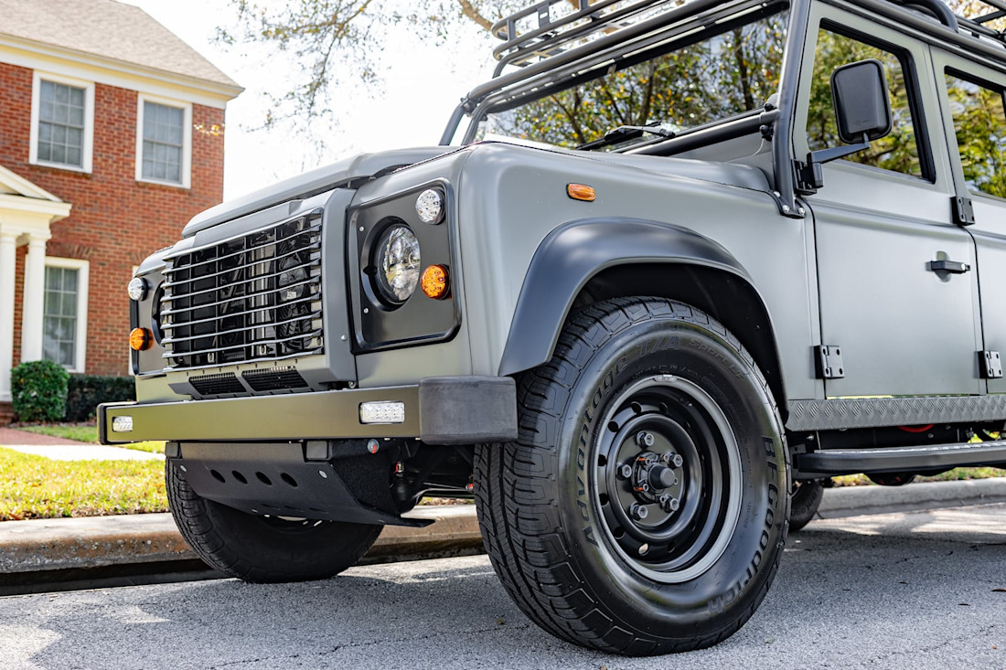 Land-Rover-Defender-Project-Ghost-restomod-electrico (8).jpg