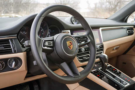 Editorial 2022 porsche macan 17 di