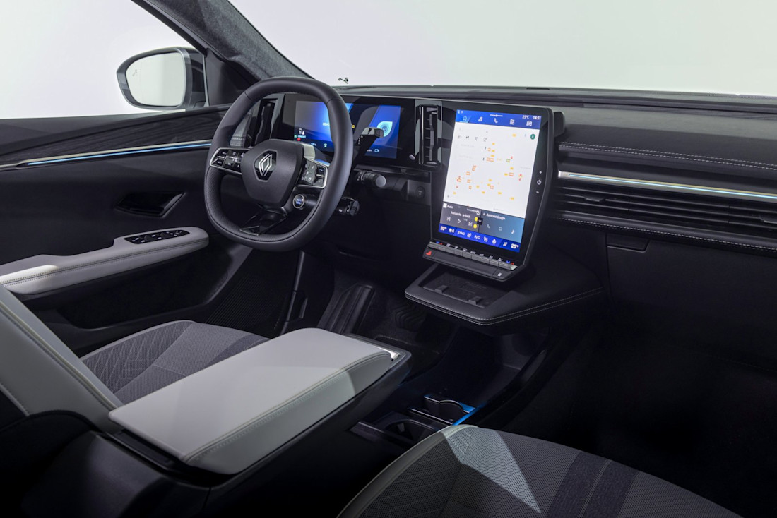 renault-scenic-e-tech-electric-2024-2023-3.jpg