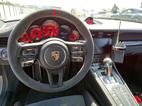Editorial 2018 porsche 911 gt2 rs 22 jb