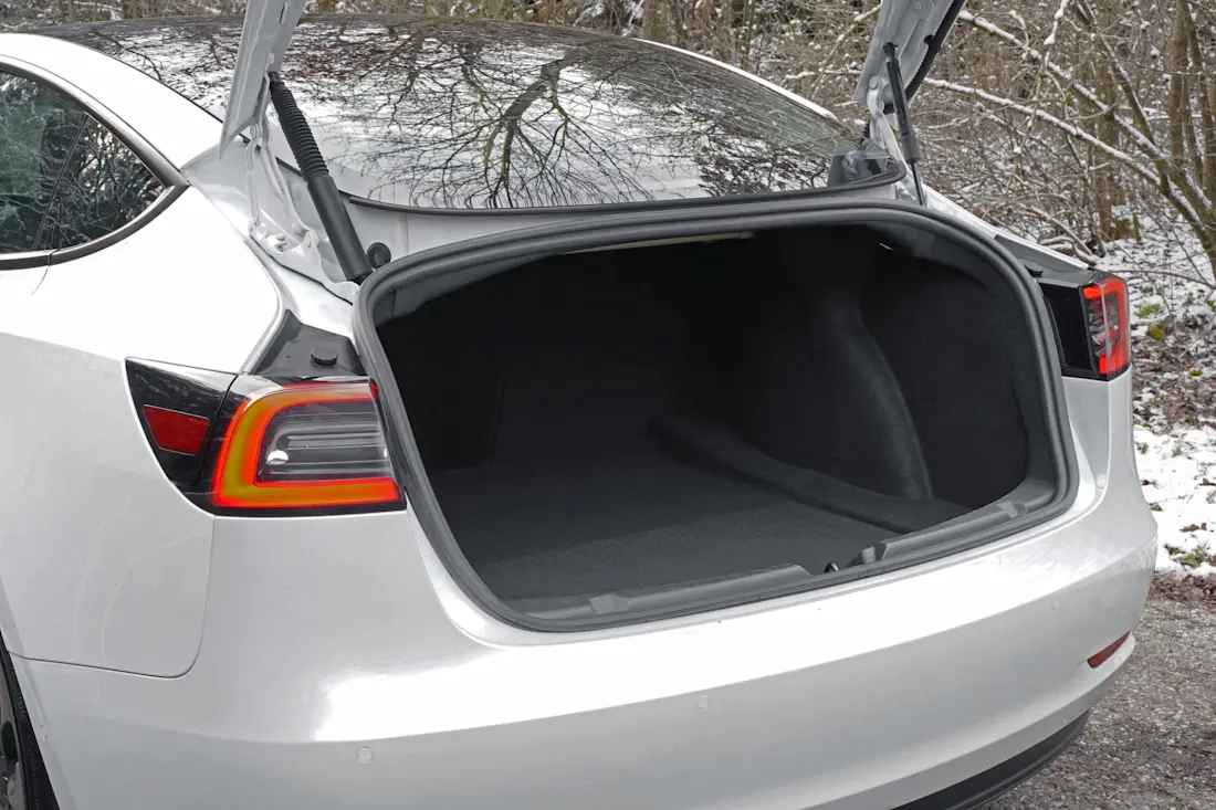 Tesla model 3 performance_kofferraum