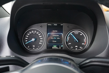 Editorial 2025 mercedes benz esprinter td di 241115 1