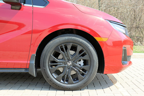 Editorial 2025 honda odyssey review exterior wheels