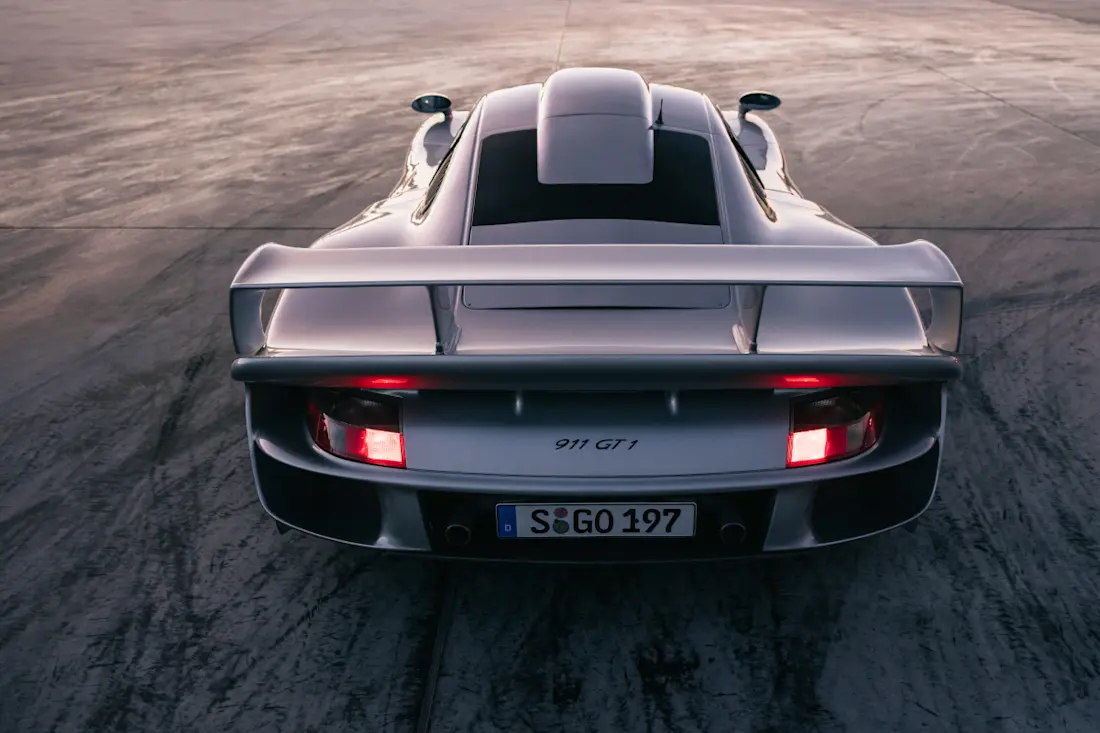 Porsche 911 GT1 Straßenversion (1)