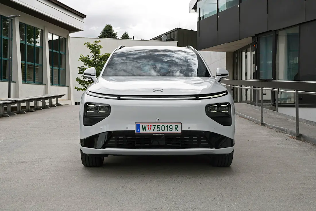 2 xpeng-g9-long-range-2026-front