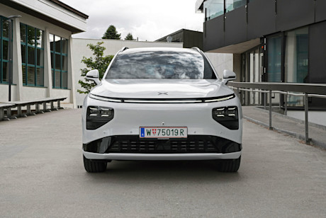 2 xpeng-g9-long-range-2026-front
