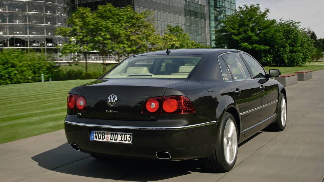 m61B2ucCX0qSYpWL6iVlY-b52bd9620119ee0fdfa9800a16ffbc71-vw-phaeton-back-1100