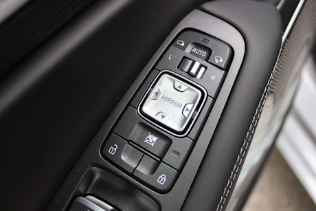 Editorial 2017 genesis g90 33t 29 dh