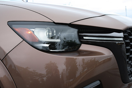 Match comparatif des VUS intermédiaires hybrides rechargeables, Édition 2024: Mazda CX-90 PHEV 2024 vs Mazda CX-70 PHEV 2025 Image