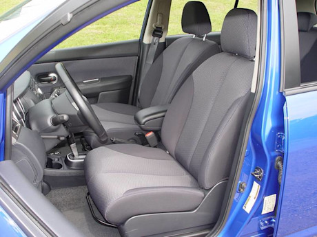 Editorial 2008 nissan versa gw 007 7866