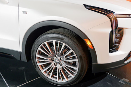 Editorial 2024 cadillac xt4 premium luxury p 230630 06 jm