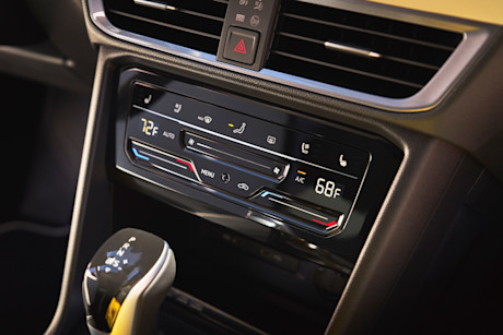 Editorial 240728vw01 taos interior 0499 v2