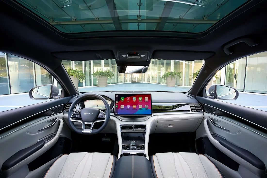 Übersichtlich und qualitativ ansprechend - das Interieur des BYD lässt kaum Raum für Kritik.  Übersichtlich und qualitativ ansprechend - das Interieur des BYD lässt kaum Raum für Kritik.