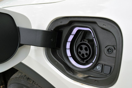Editorial 2024 ford escape plug in hybrid td 240116 11 sha