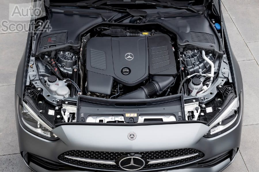 Mercedes-Benz-C-Class-2022-1280-3b (2).jpg