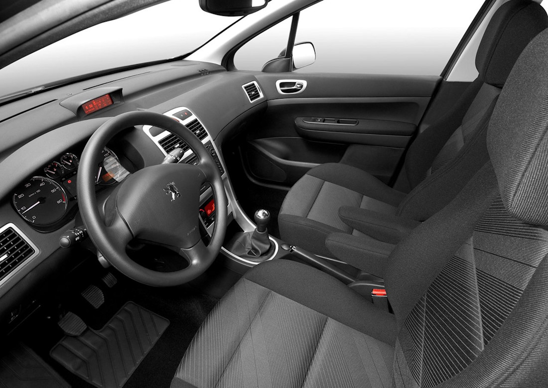 Peugeot-307-2005 interior