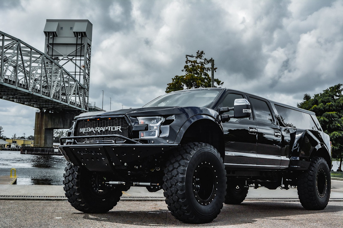 MegaRexx-ford-f250-suv-10-plazas (1).jpg