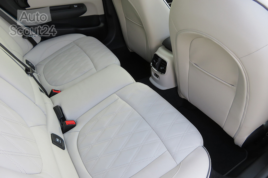 18_mini_clubman_espacio piernas.JPG