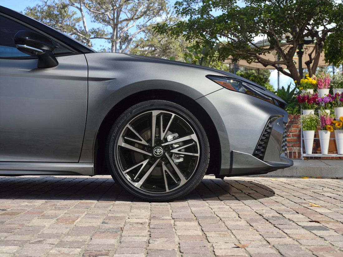 toyota-camry-2024-2023-7.jpg