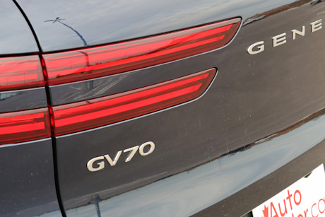 Editorial 2025 genesis gv70 35t td jm 241210 32
