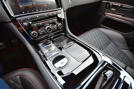Editorial 2018 jaguar xjr 575 30 jp