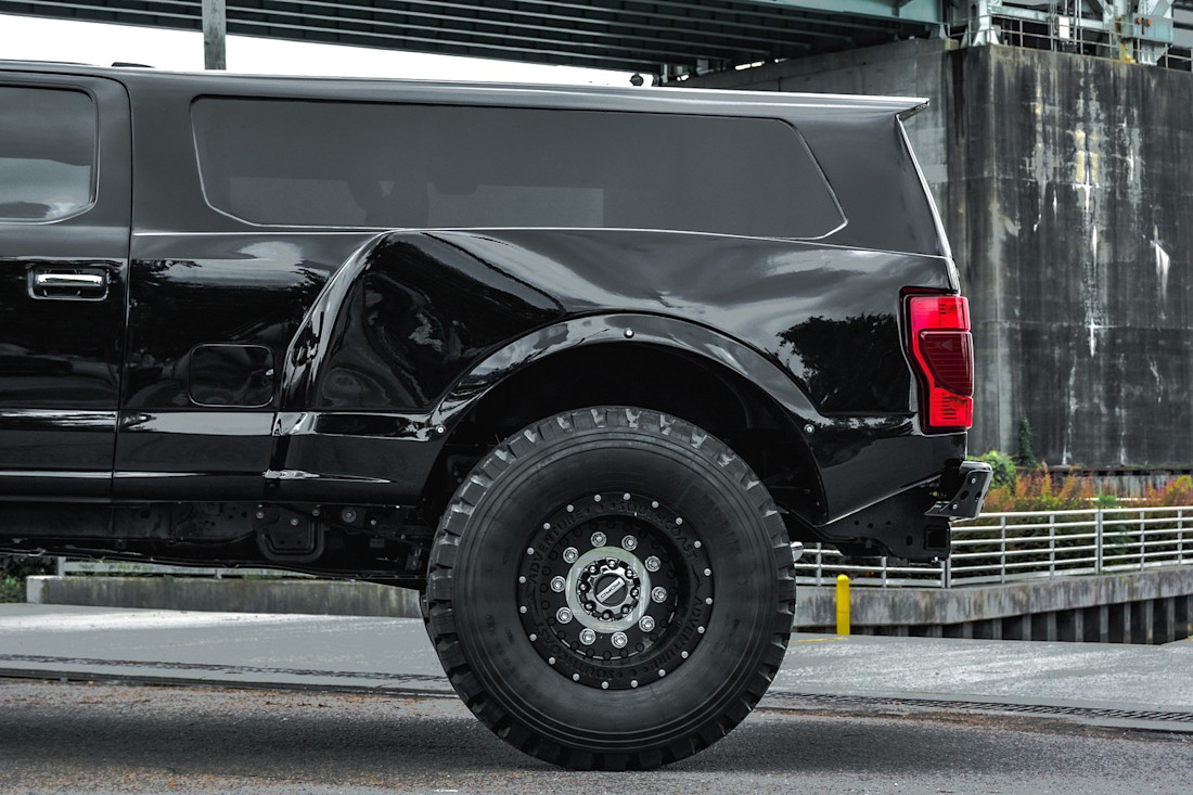 MegaRexx-ford-f250-suv-10-plazas (3).jpg