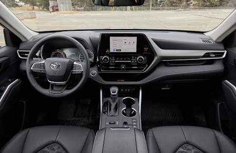 Editorial 2024 toyota highlander hybrid xle awd td 240425 20 jk