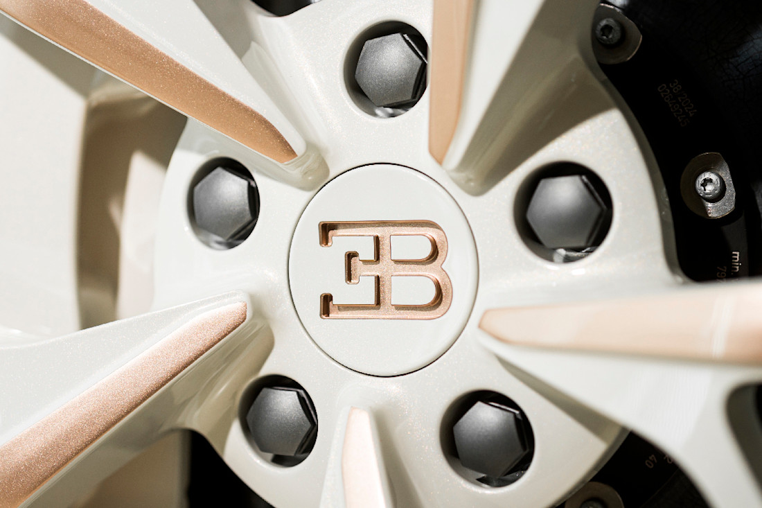 BUGATTI-Mistral-Sur-Mesure-La-Perle-Rare-2026 (3).jpg