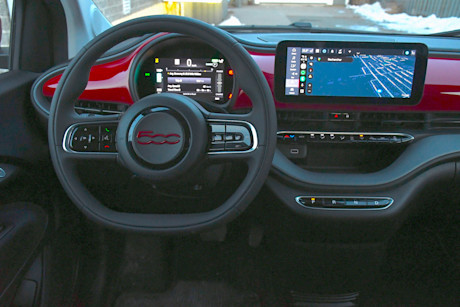 Fiat 500e 2025 : essai routier Body Image