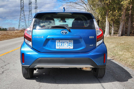 Editorial 2019 toyota prius c technology 11 jm