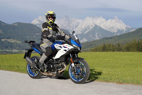 1 titelbild suzuki-sv-7gx-2026-ah-seitlich