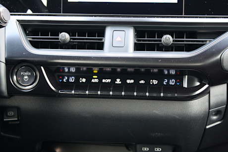 Lexus UX 300h 2025 : essai routier Image
