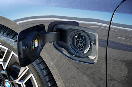 BMW 550e xDrive 2025 : essai routier Image
