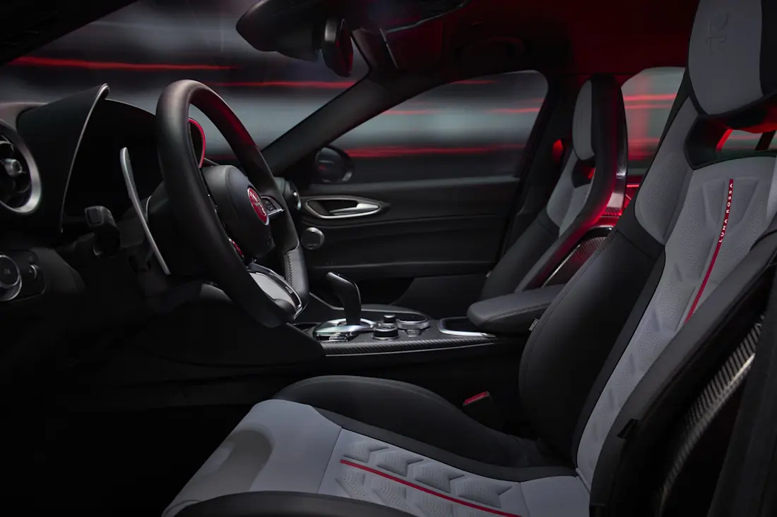 AlfaRomeoGiuliaQuadrifoglioLunaRossa2