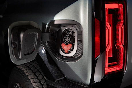 Editorial 2024 gmc hummer ev suv 240312 11 gmc