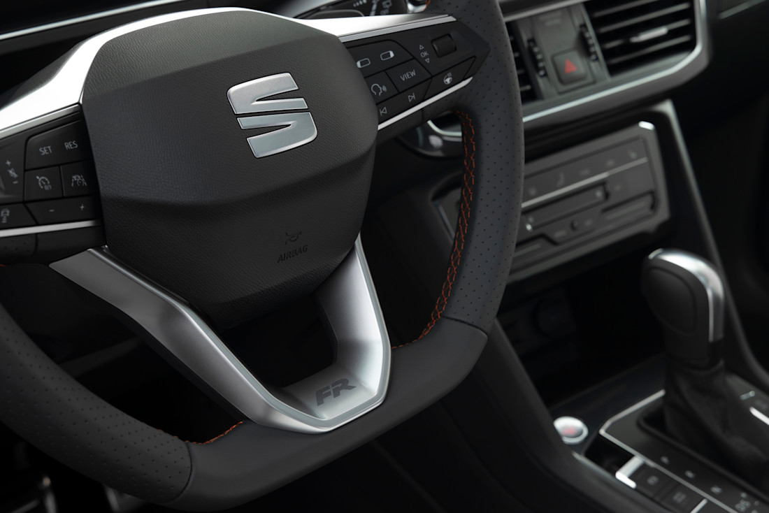 070H SEAT TARRACO FR.jpg