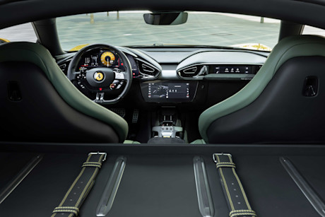 Editorial 2025 ferrari 12cilindri fd mbu 240920 17