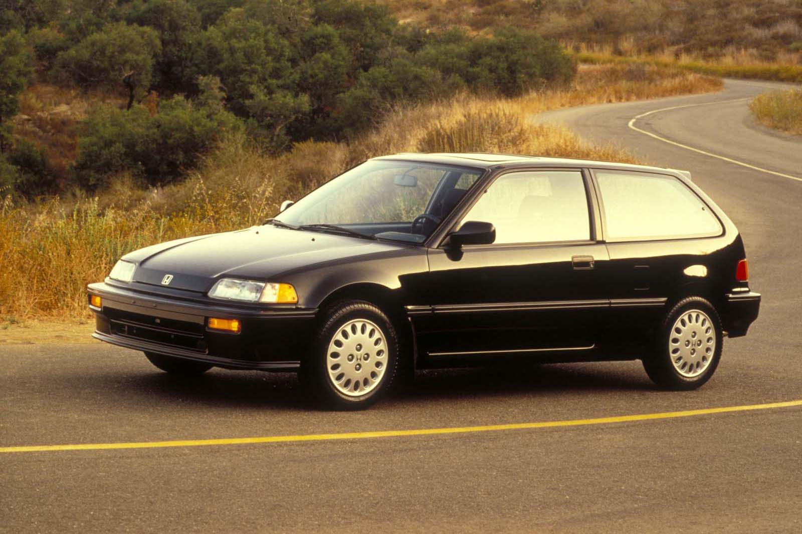 Now in its third generation, the Civic grew boxy and modern – for the 1980s – and was starting to get a little more respectable power levels. The Si, or Sport Injected, version managed to make 91 hp from a 1.5L fuel-injected engine.