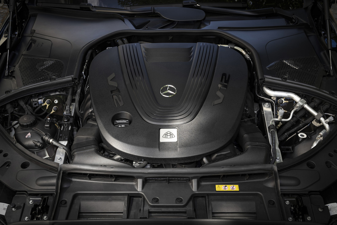 Mercedes-Benz motor V12.jpg