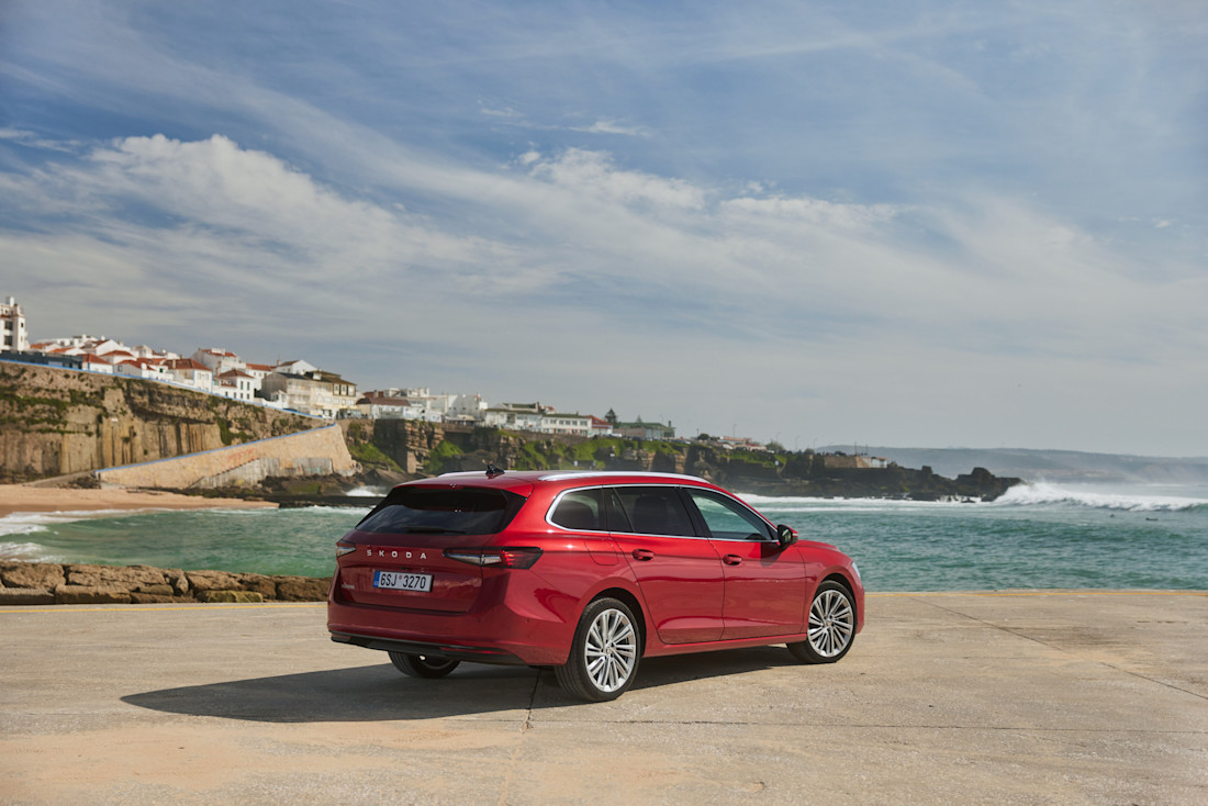 skoda-superb-combi-2024-review-kijk-maar-goed-want-zo-ziet-de-ideale-auto-eruit-2024-05