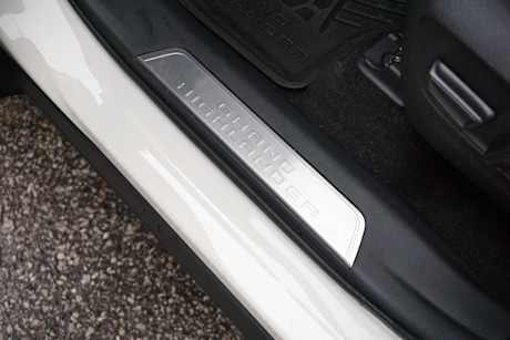 Editorial 2024 toyota grand highlander platinum hybrid max td 240131 26 di