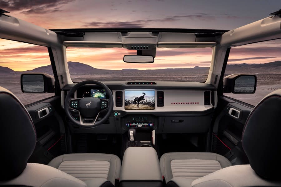 Bronco_4dr_Interior_01 (1).jpg