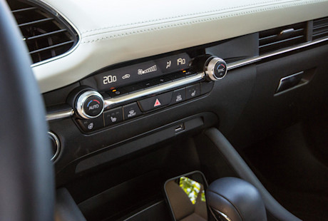 Editorial 2021 mazda3 gt turbo awd 19 sm