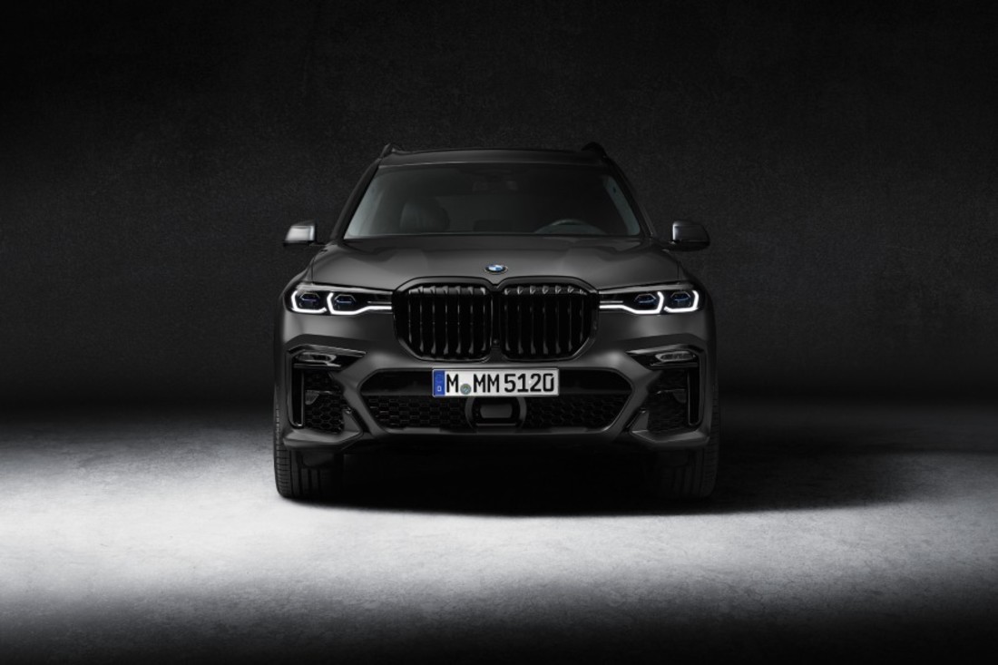 P90386162_highRes_bmw-x7-edition-dark- (1).jpg