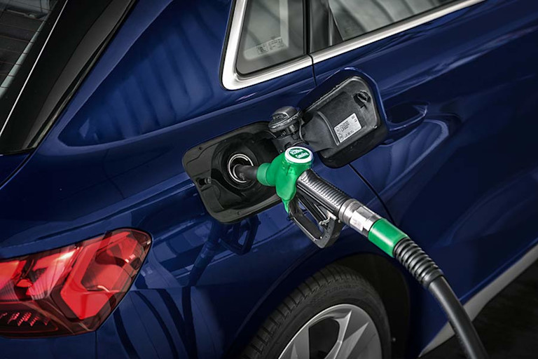 Audi repostando combustible